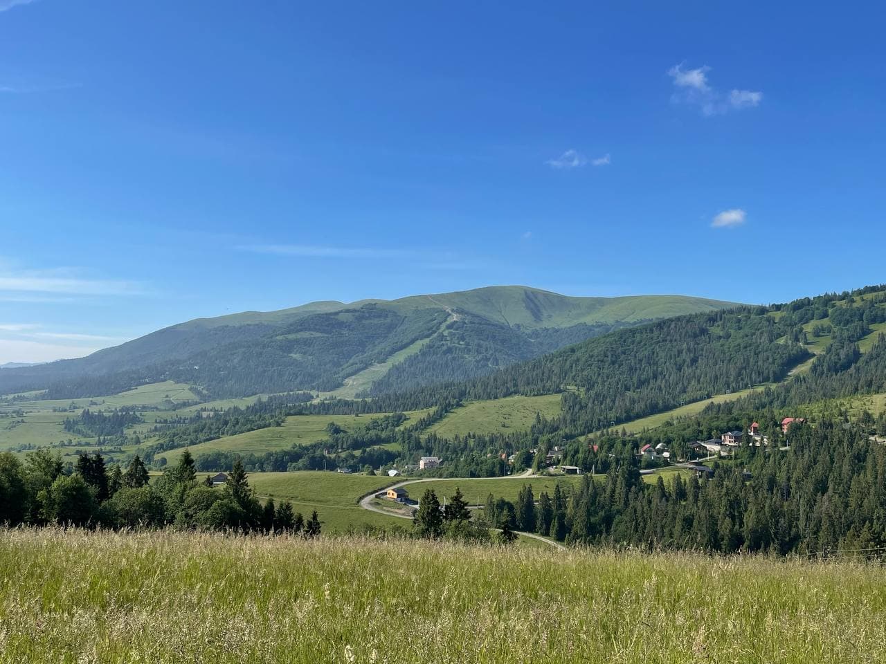 Літні канікули для здобувачів освіти І та ІІ курсів розпочалися захопливою подорожжю по Закарпаттю