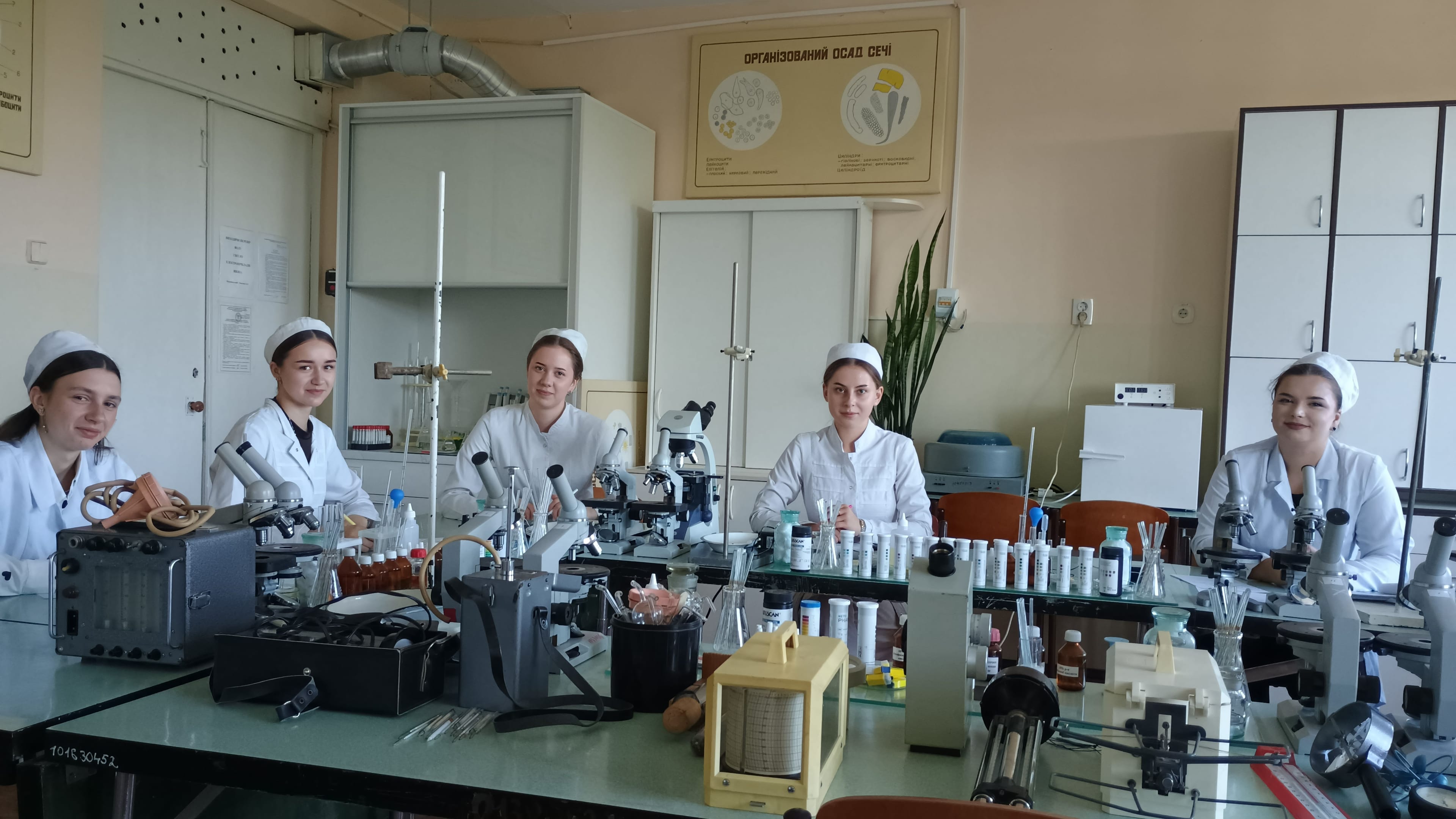 У ЖБФФК успішно завершилася атестація майбутніх медичних лаборантів